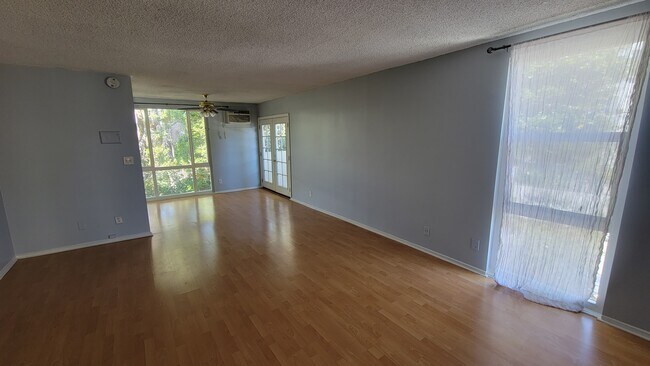 Photo - 633 N Sweetzer Ave Unit 5