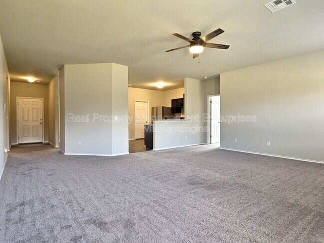 Photo - 319 Waterside Dr