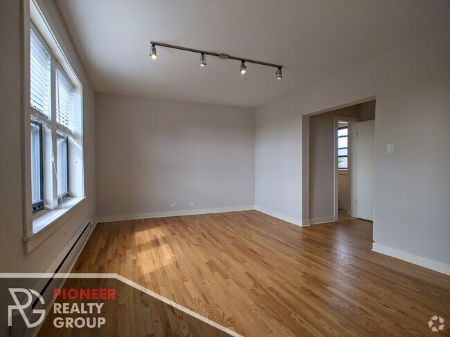 Building Photo - 3709 N Sheffield Ave Unit 3712-404 Rental