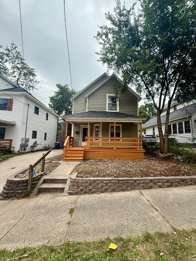 Photo - 447 Emerald Ave NE Unit 1