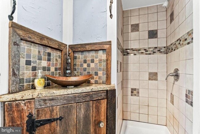 Photo - 990 Chesterville Rd