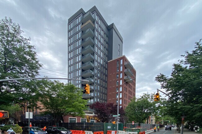 Photo - 347 Henry St