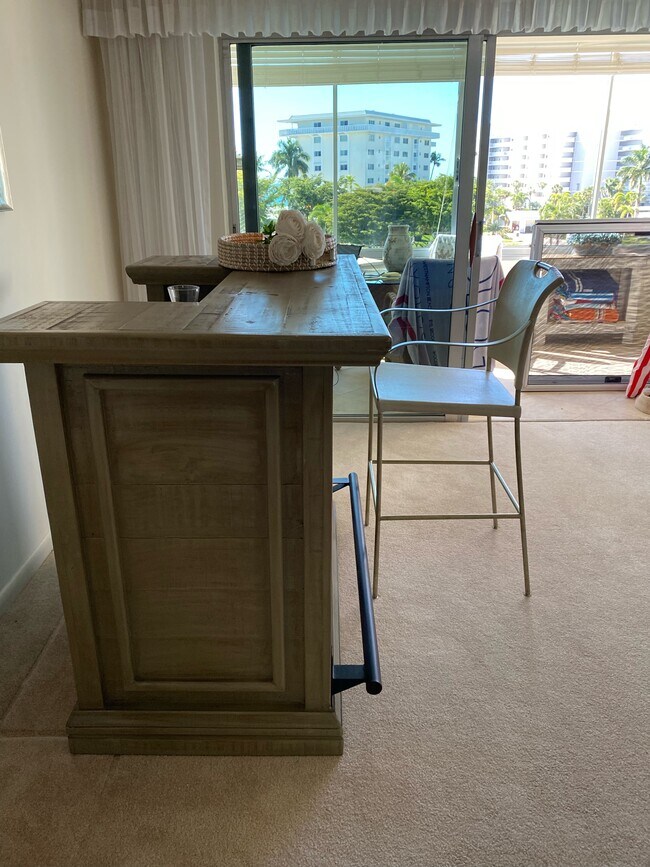 Bar - 3410 Gulf Shore Blvd N Unit 405