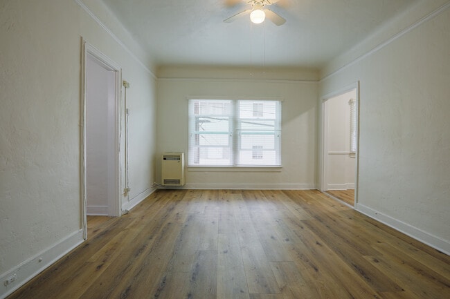 Photo - Catalina Apartments