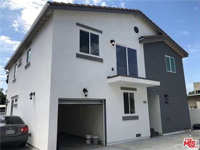 Building Photo - 965 N Wilton Pl