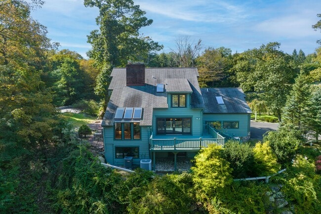 Photo - 388 Taconic Rd