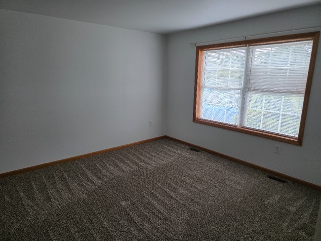 Photo - 405 Merri Ln