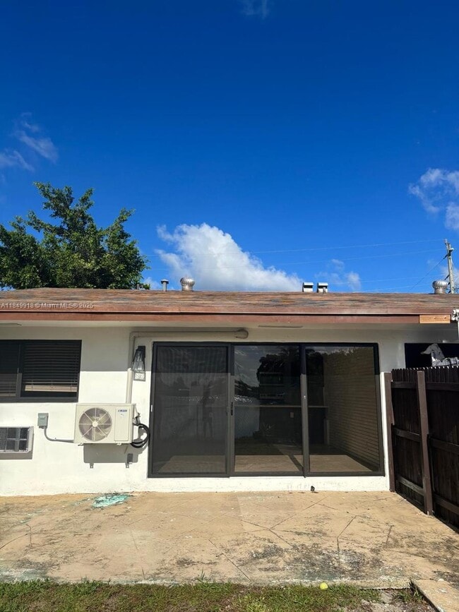 Photo - 250 SW 10th Ave Unit 1-2