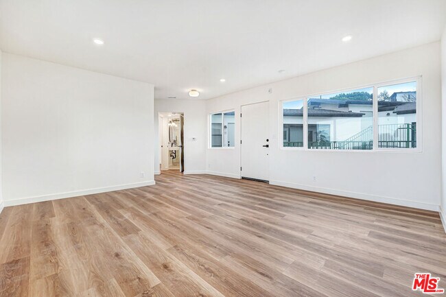 16185 Sunset Blvd Unidad 5