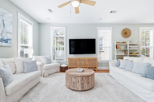 Building Photo - 34 N Ryan St Unit SI ID1514903P