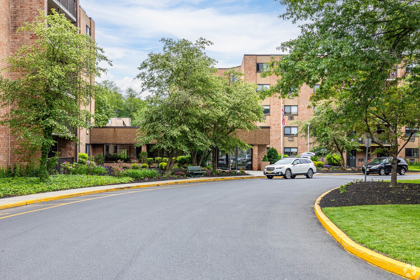 Entrance - Menlo Manor