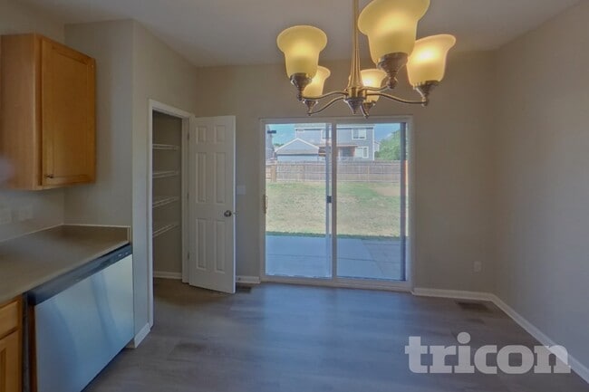 Photo - 565 Winebrook Way