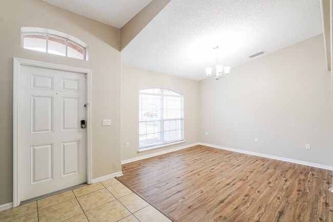 903 Bonneville Ln