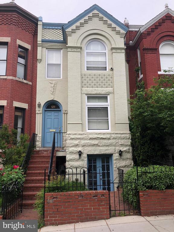 Building Photo - 136 D St SE Unit LOWER Rental