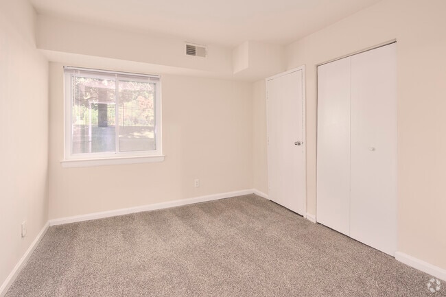 2BR, 1BA - 940SF - Bedroom