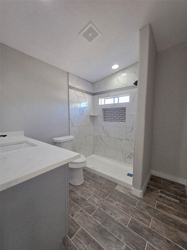 Photo - 310 Paddock St