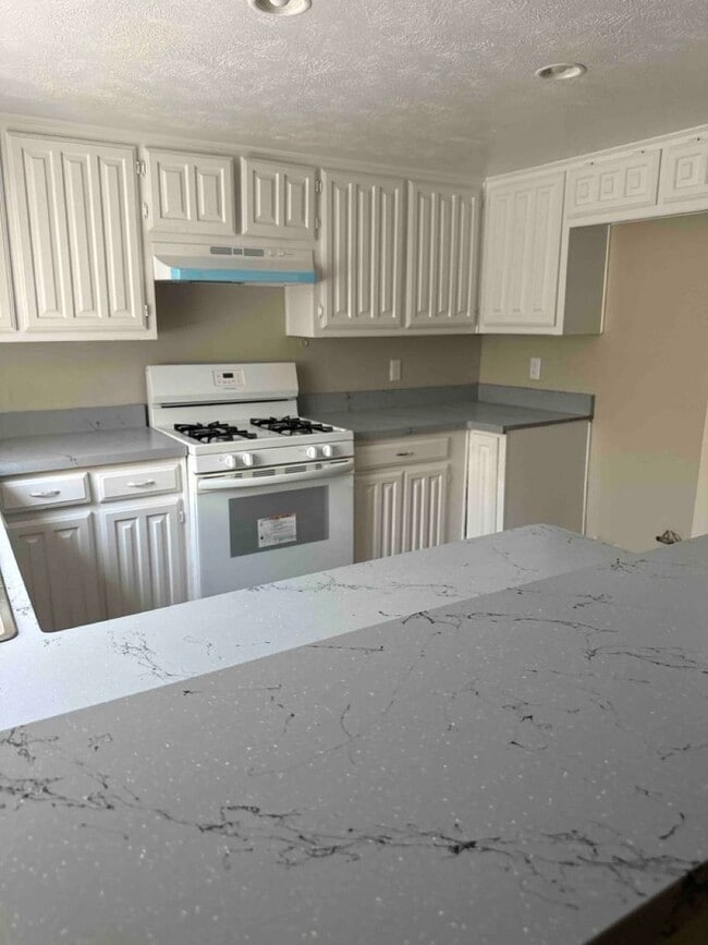 Building Photo - Desoto - 3 Bedroom -2.5 Bath