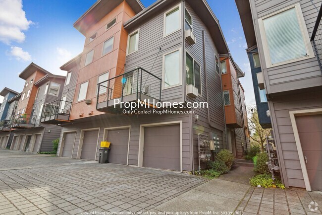 Building Photo - Contemporary Townhome in the heart of St. ...