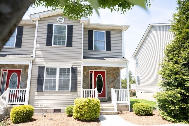 Building Photo - Townhouse at The Pinnacle