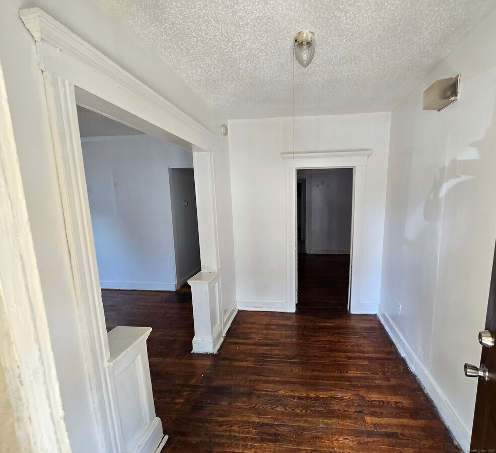 Photo - 6 E Raymond St