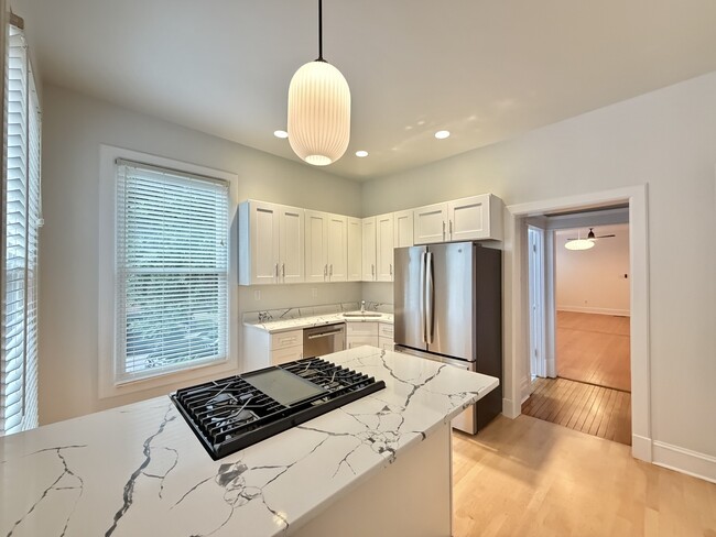 Photo - 1122 W Roscoe St Unit J06P