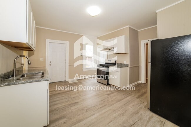 Photo - 1319 N Broadway St