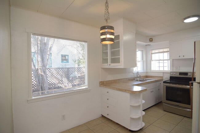 Photo - Charming 2 Bedroom 1 Bath Home! Close to the UofA!