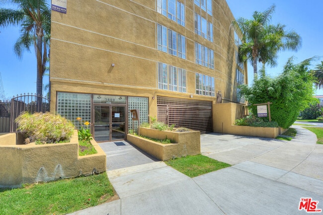 Photo - 3600 Bagley Ave Unit 303