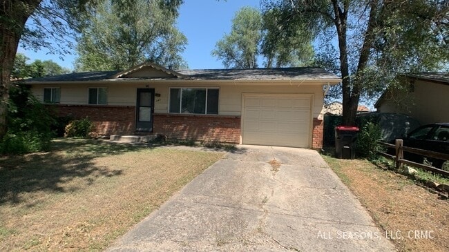 Building Photo - 343 Rosewood Dr