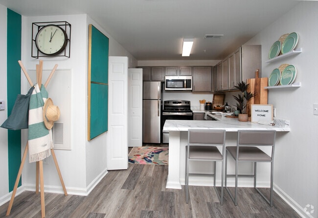 2BR,2BA-850SF