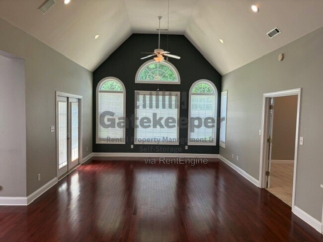 Photo - 208 Lenox Dr