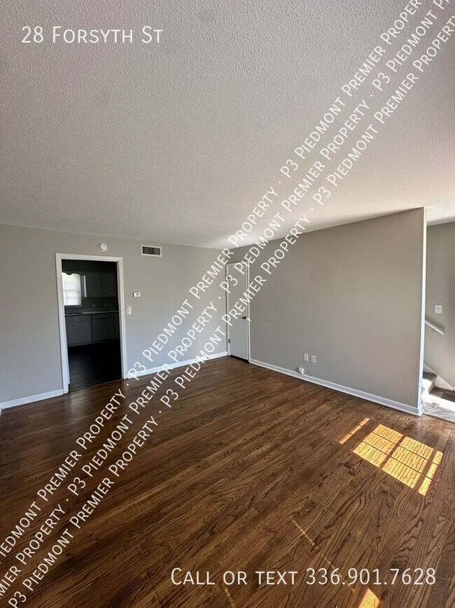 Photo - 28 Forsyth St