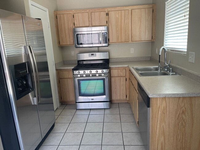 Photo - 3026 Honeysuckle Ave