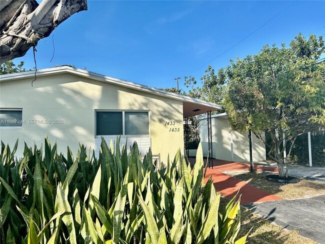 Building Photo - 1433 NE 22nd St Unit 1