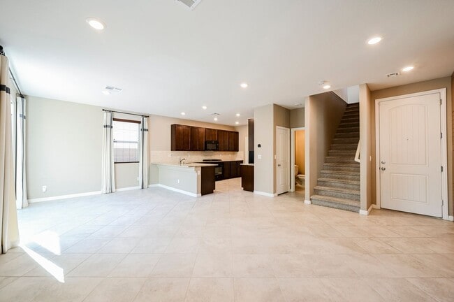 Photo - Look No Further! Lovely 3 Bedroom And 2.5 ...