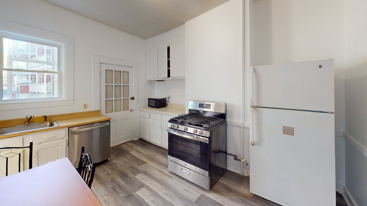 Photo - Private bedroom in 3 bed/1 bath Home