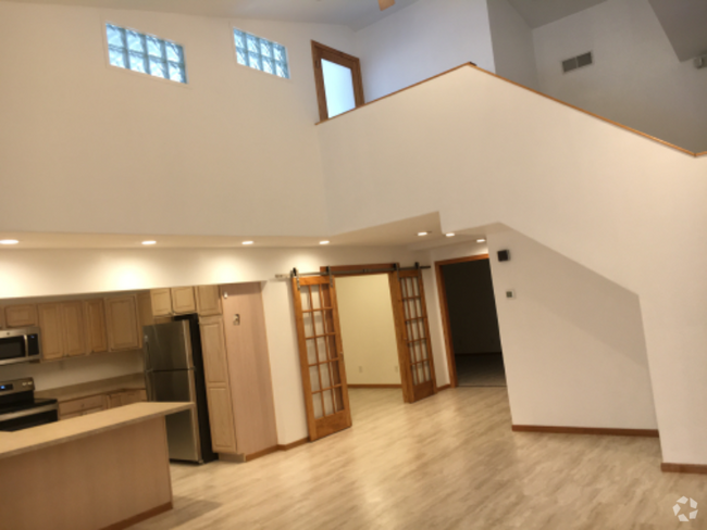 Building Photo - 400 Stephans St Unit E-2 South Rental