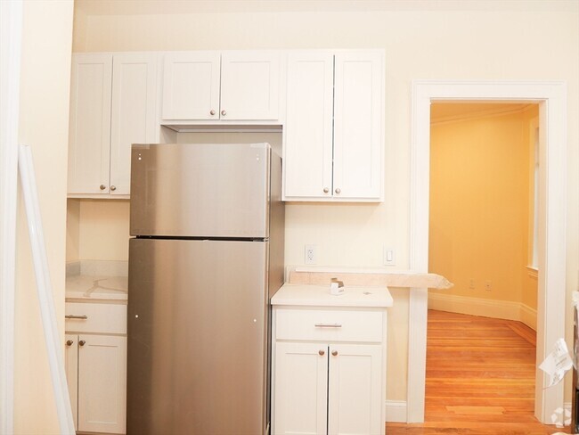 Building Photo - 10 Beals St Unit 2 Rental