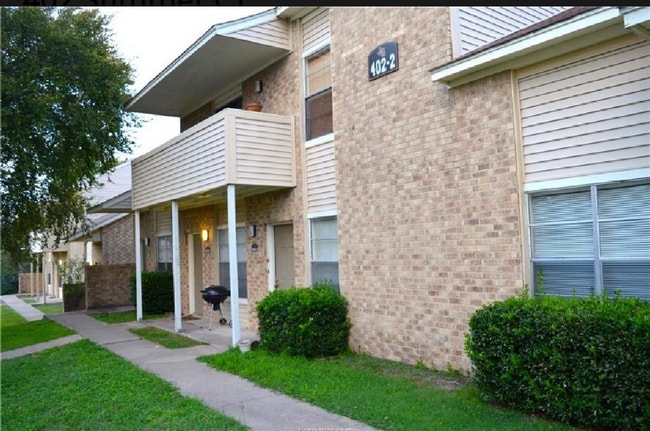 Photo - 402 Summer Ct