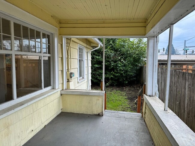 Photo - Large 4 bedroom, 1.5 bathroom farm house on River Rd!