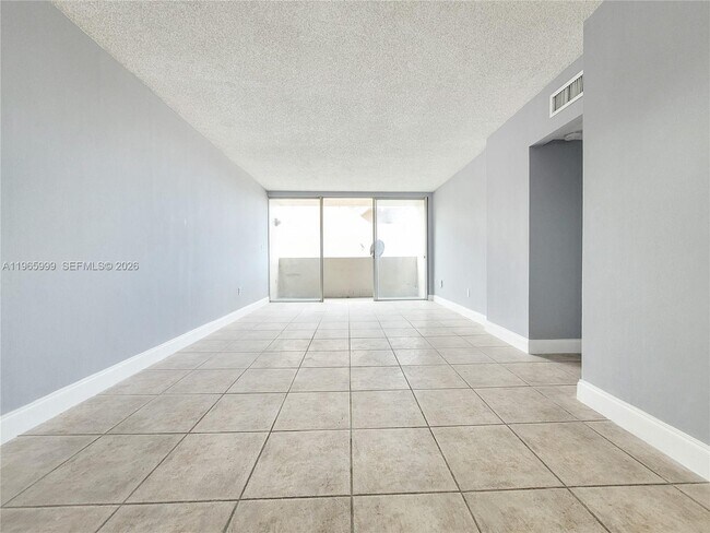 Photo - 816 NW 87th Ave Unidad 305