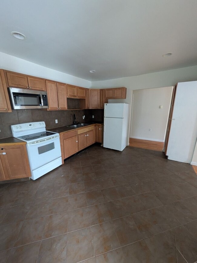Photo - 643 Monroe Ave Unit 643 Monroe # 2 (3Bed)
