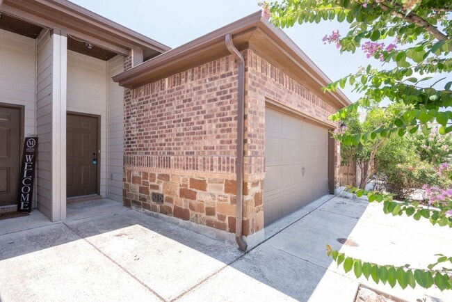 Photo - Nice 3 Bedroom Duplex located in New Braunfels!