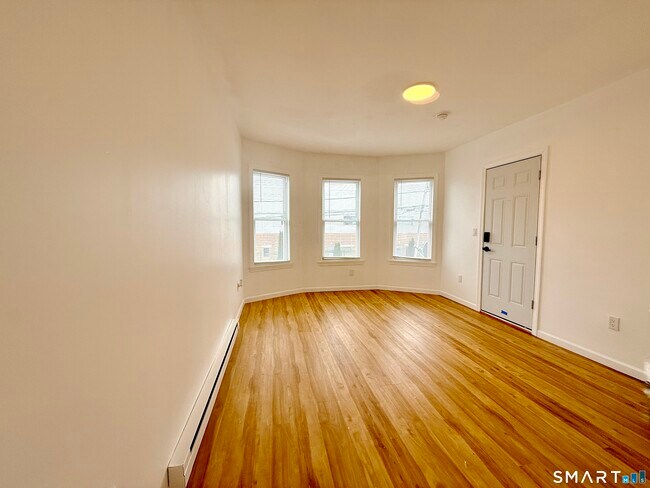 Photo - 70 Lindley St Unidad 2nd Floor