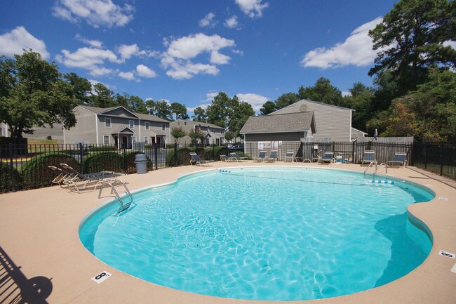 Piscina espectacular - Brookhaven Townhomes