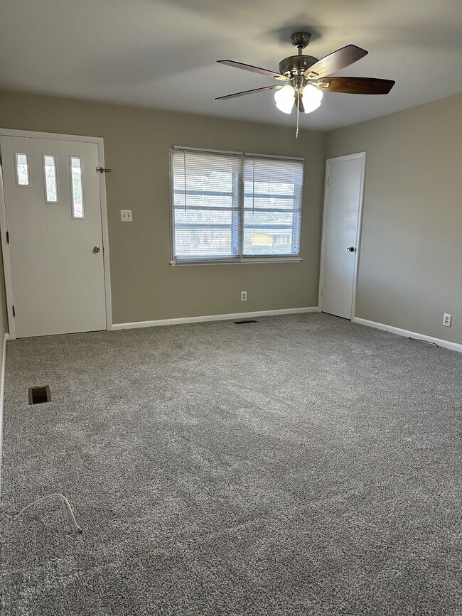 Photo - 356 Elizabeth Cir