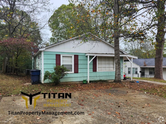 Building Photo - 2 bed Duplex Unit 719 Oakwood St. Rental
