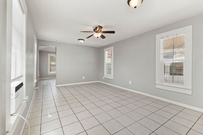 Photo - 330 Gem Ln