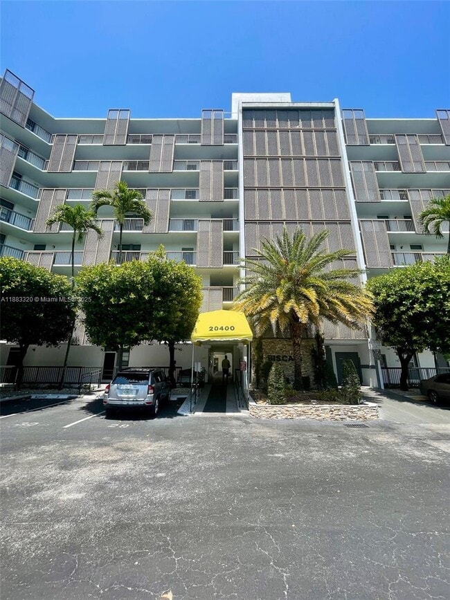 Building Photo - 20400 W Country Club Dr Unit 608