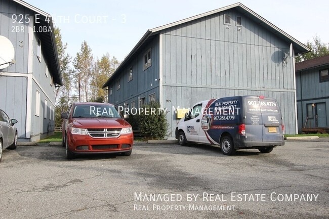 Building Photo - 925 E 45th Ct Unit 3